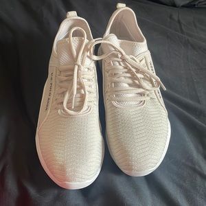 USPA Sneaker Women’s 8 New